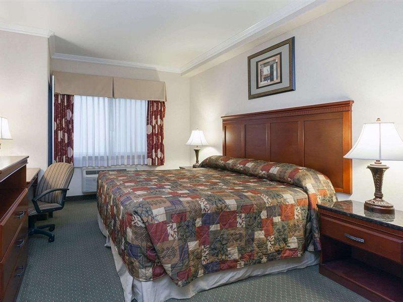 Howard Johnson By Wyndham Bakersfield Kültér fotó