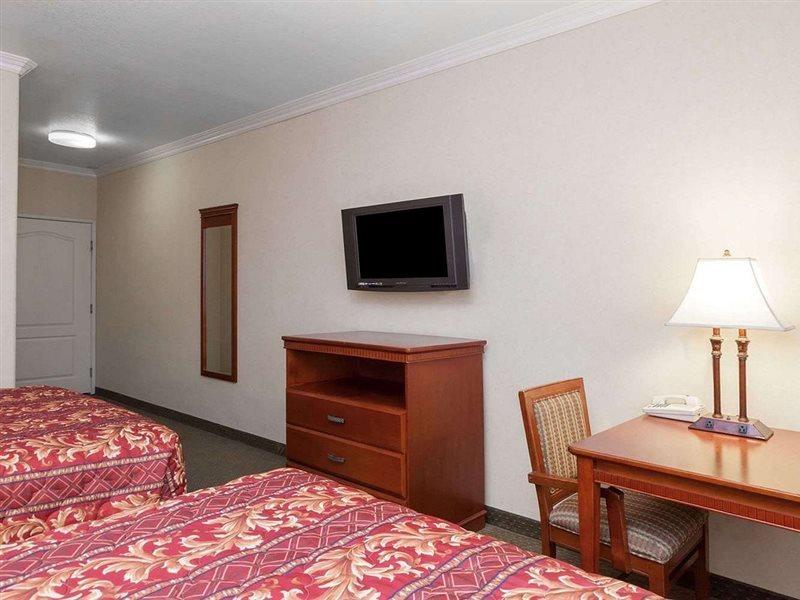 Howard Johnson By Wyndham Bakersfield Kültér fotó