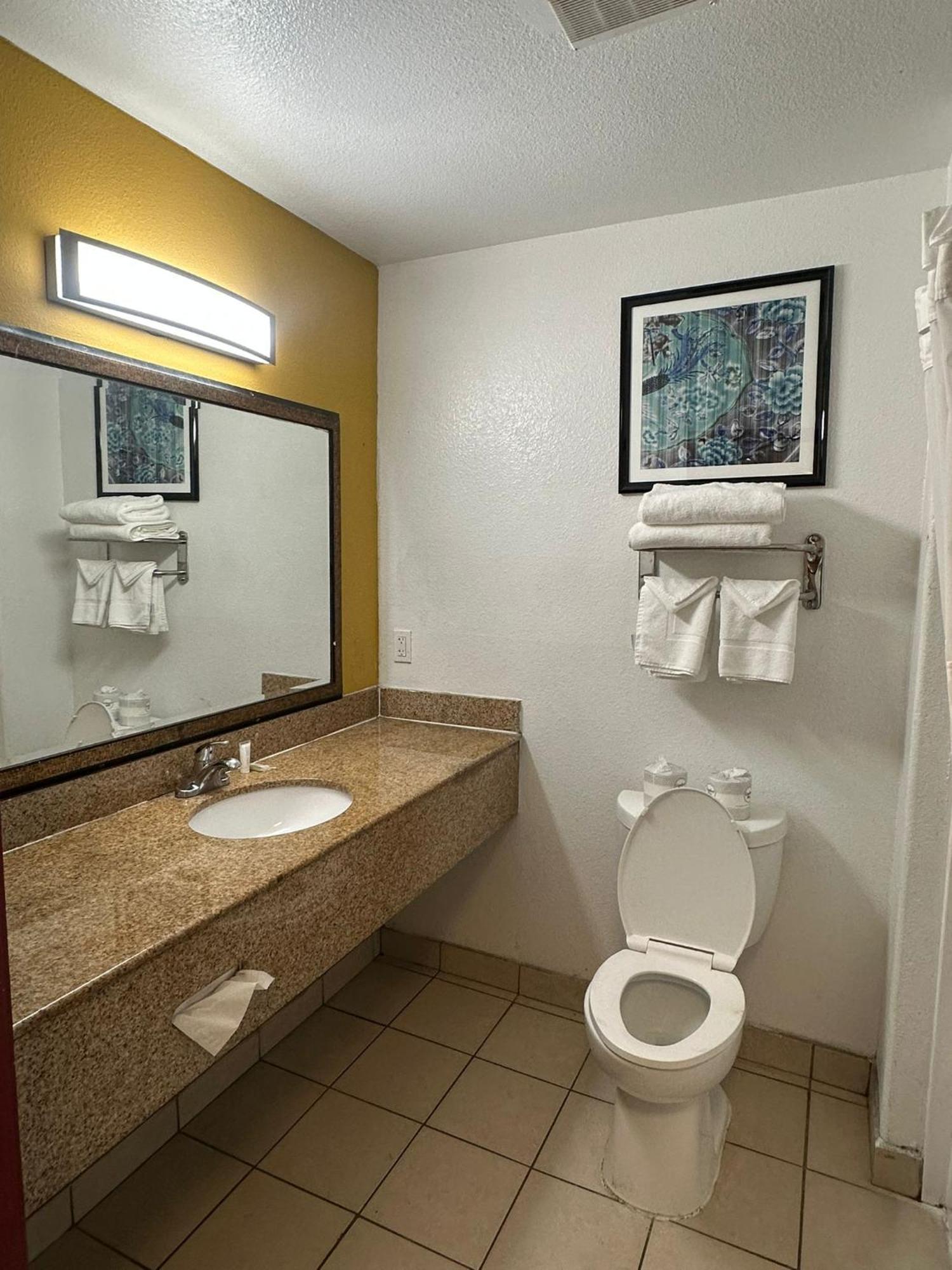Howard Johnson By Wyndham Bakersfield Kültér fotó